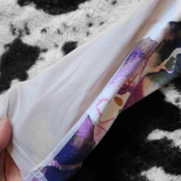 SOLD OUT 🩷 Athleta Mudra Watercolour Leggings with Pockets and Mesh Leg Panels - Picture 2 of 6